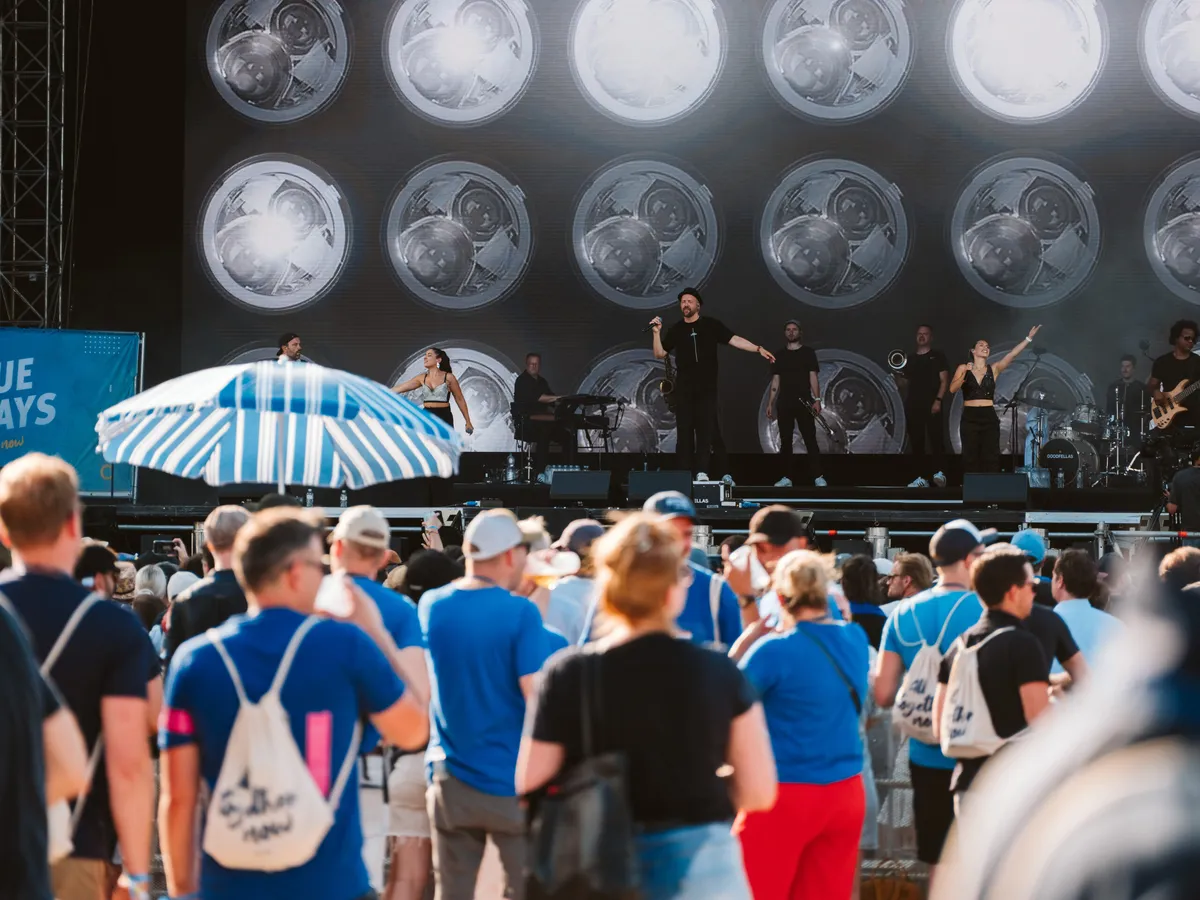 Gruppenfoto mit den Goodfellas in Stuttgart bei einem Live-Konzert.